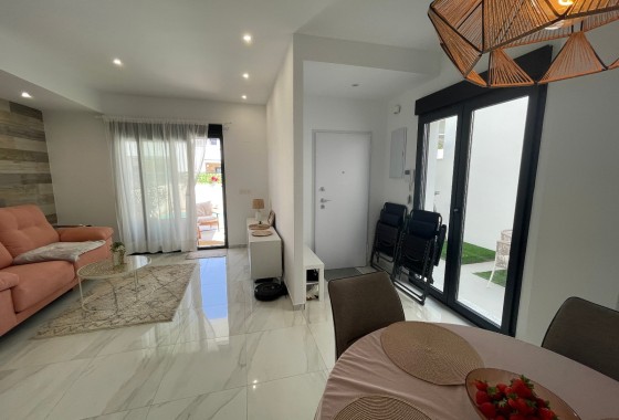 Venta - Villa adosada -
Benijofar