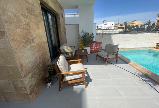 Venta - Villa adosada -
Benijofar