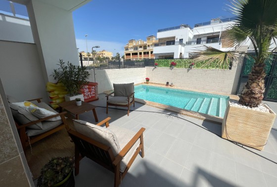Venta - Villa adosada -
Benijofar