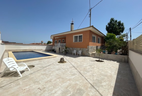 Venta - Villa adosada -
Benijofar - Pueblo