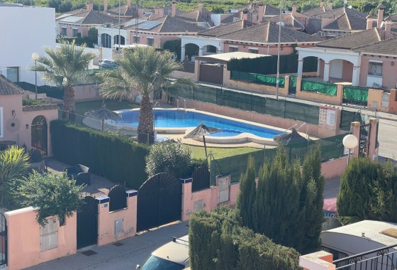 Herverkoop - Stadswoning -
Los Montesinos - La Herrada