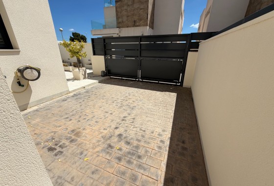 Herverkoop - Vrijstaande Villa -
Ciudad Quesada - Rojales - La Laguna