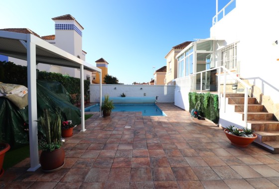 Resale - Freistehende Villa -
Orihuela Costa - Villamartin