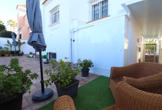 Resale - Freistehende Villa -
Orihuela Costa - Villamartin