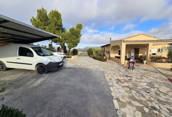 Sprzedaż - Willa wolnostojąca -
SAX