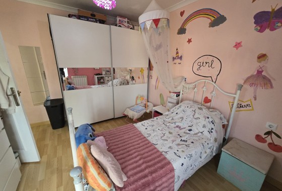 Sprzedaż - Willa wolnostojąca -
SAX