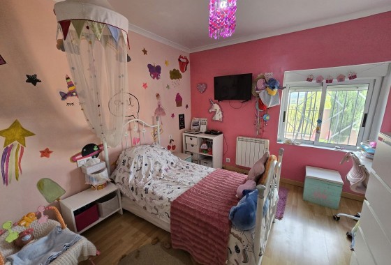 Sprzedaż - Willa wolnostojąca -
SAX