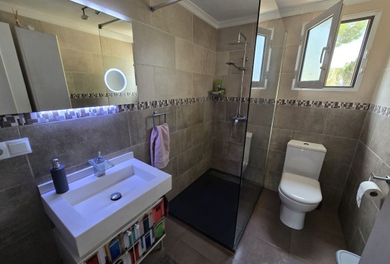 Sprzedaż - Willa wolnostojąca -
SAX