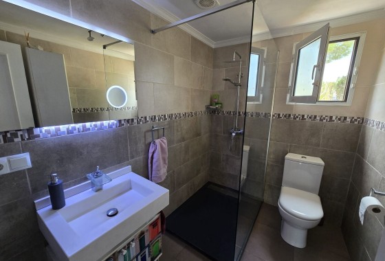 Sprzedaż - Willa wolnostojąca -
SAX