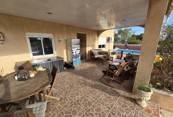 Sprzedaż - Willa wolnostojąca -
SAX