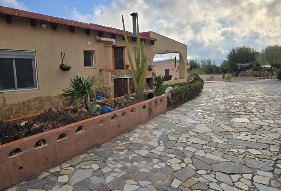 Sprzedaż - Willa wolnostojąca -
SAX