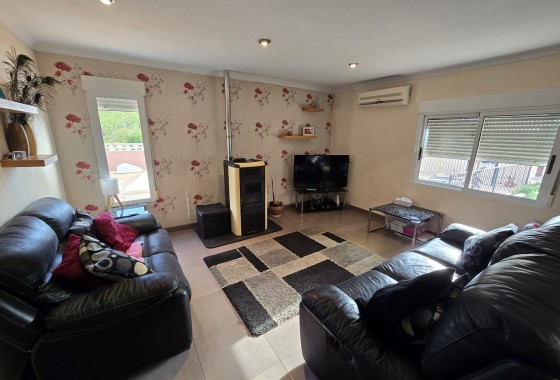 Sprzedaż - Willa wolnostojąca -
SAX