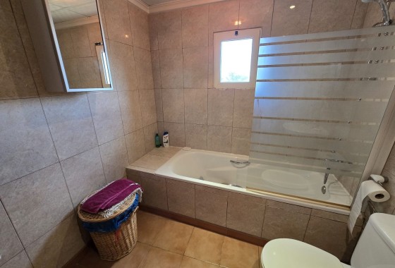 Sprzedaż - Willa wolnostojąca -
SAX