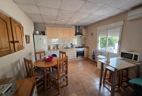 Sprzedaż - Willa wolnostojąca -
SAX