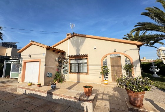 Resale - Detached Villa -
Cabo Roig