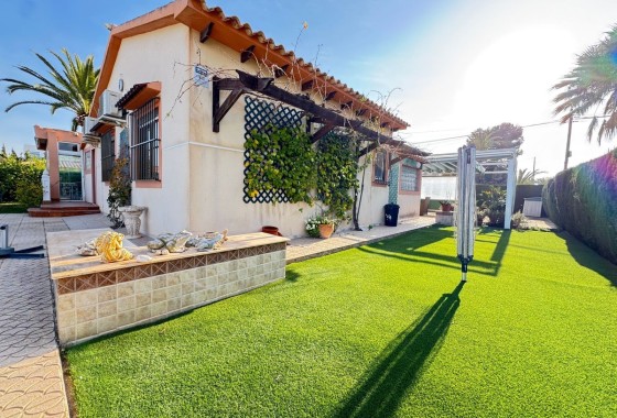 Resale - Detached Villa -
Cabo Roig