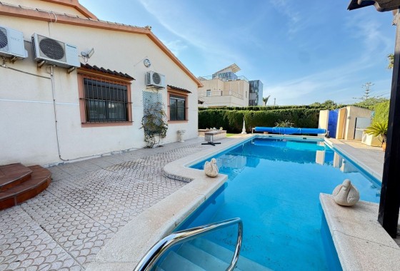 Resale - Detached Villa -
Cabo Roig