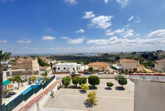 Wiederverkauf - Freistehende Villa -
San Miguel de Salinas