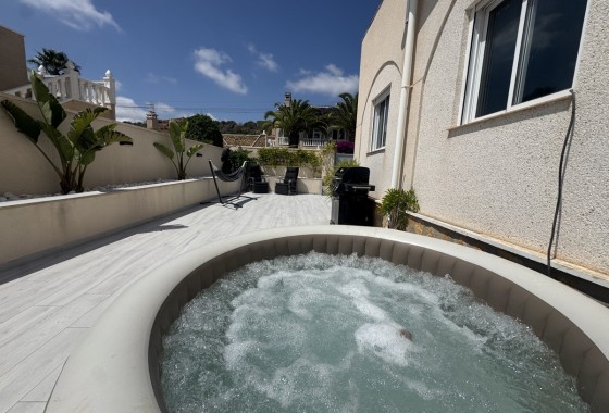 Wiederverkauf - Freistehende Villa -
San Miguel de Salinas