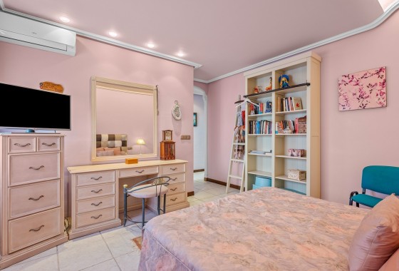 Herverkoop - Vrijstaande Villa -
Torrevieja - La Mata