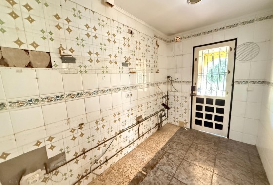 Sale - Villa -
Torrevieja - Playa de los Locos