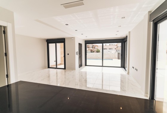 Obra Nueva - Chalet Independiente -
Orihuela Costa - Punta Prima