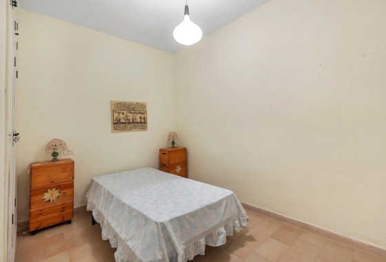 Herverkoop - Stadswoning -
Torrevieja - Calas blanca