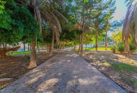 Herverkoop - Stadswoning -
Torrevieja - Calas blanca