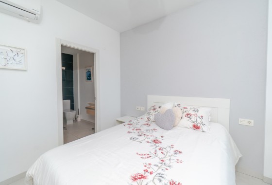 Venta - Apartamento / Piso -
La Zenia