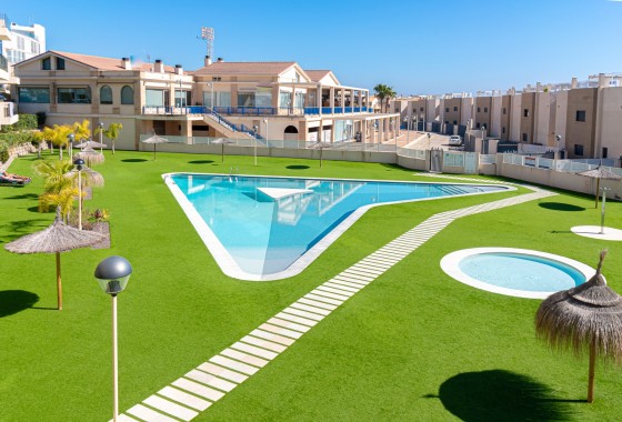 Venta - Apartamento / Piso -
La Zenia