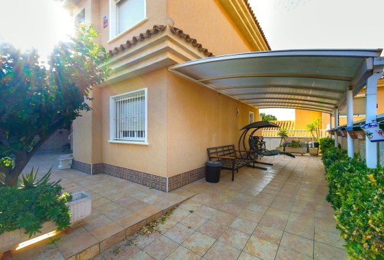 Sale - Town house -
Torrevieja - Los Balcones - Los Altos del Edén