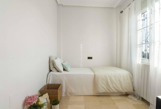 Herverkoop - Stadswoning -
Orihuela Costa - Los Almendros-La Florida
