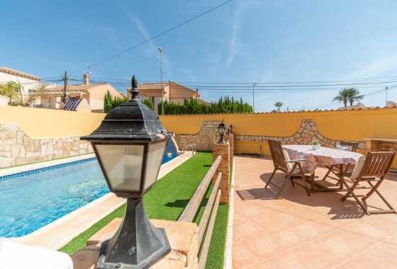 Herverkoop - Stadswoning -
Orihuela Costa - Los Almendros-La Florida