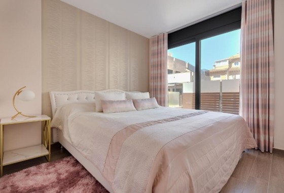 Venta - Chalet Independiente -
Torrevieja