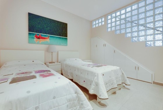 Venta - Chalet Independiente -
Torrevieja
