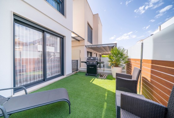 Venta - Chalet Independiente -
Torrevieja