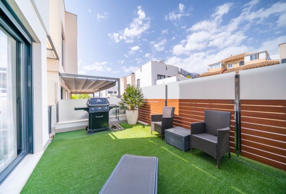 Venta - Chalet Independiente -
Torrevieja