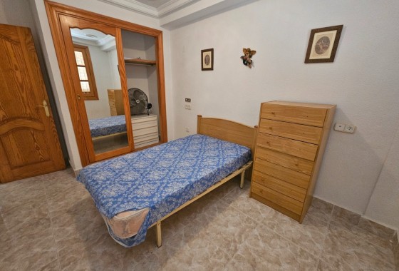 Sprzedaż - Apartament / Mieszkanie -
Guardamar del Segura - Urbanizaciones
