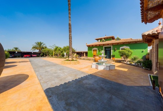 Herverkoop - Finca Landelijk pand -
Almoradí
