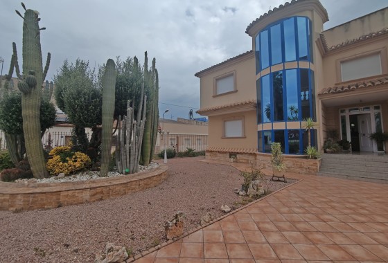 NIEUWBOUW - Halfvrijstaande villa -
Bigastro - pueblo