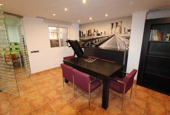 Herverkoop - Stadswoning -
Catral - pueblo