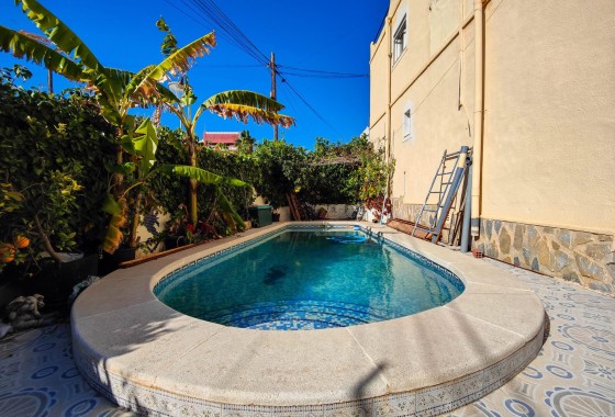Resale - Townhouse -
San Miguel de Salinas