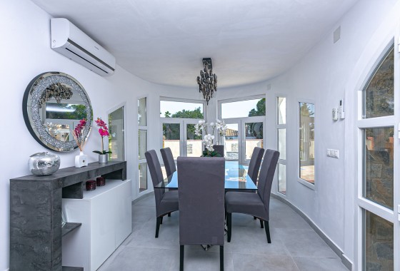 Herverkoop - Vrijstaande Villa -
Campoamor - Lomas de Don Juan