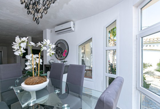 Herverkoop - Vrijstaande Villa -
Campoamor - Lomas de Don Juan