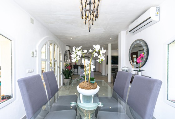 Herverkoop - Vrijstaande Villa -
Campoamor - Lomas de Don Juan