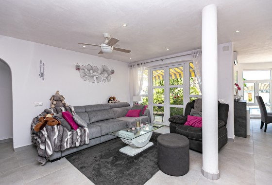 Herverkoop - Vrijstaande Villa -
Campoamor - Lomas de Don Juan