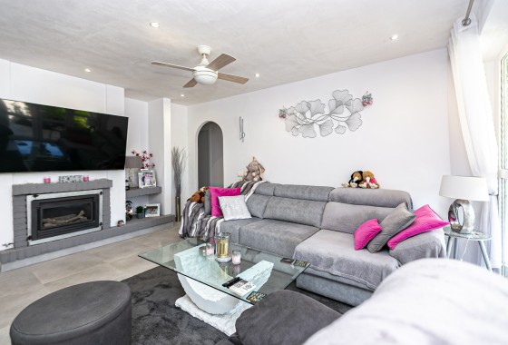 Herverkoop - Vrijstaande Villa -
Campoamor - Lomas de Don Juan