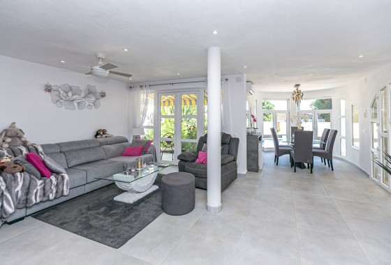 Herverkoop - Vrijstaande Villa -
Campoamor - Lomas de Don Juan