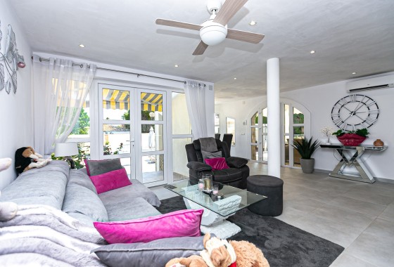 Herverkoop - Vrijstaande Villa -
Campoamor - Lomas de Don Juan