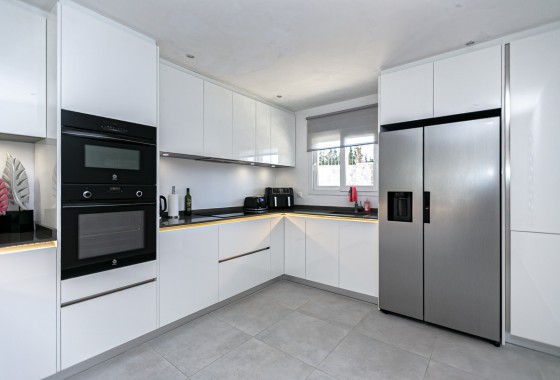 Herverkoop - Vrijstaande Villa -
Campoamor - Lomas de Don Juan